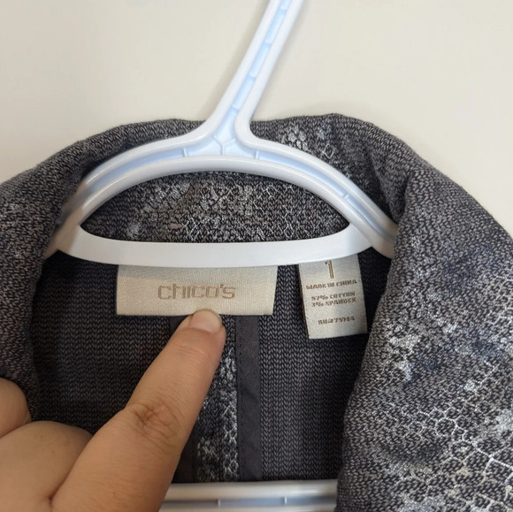 Chico's Grey & Silver Button Down Denim  Style Snake Skin Print Woman Size 1 M - Picture 4 of 9